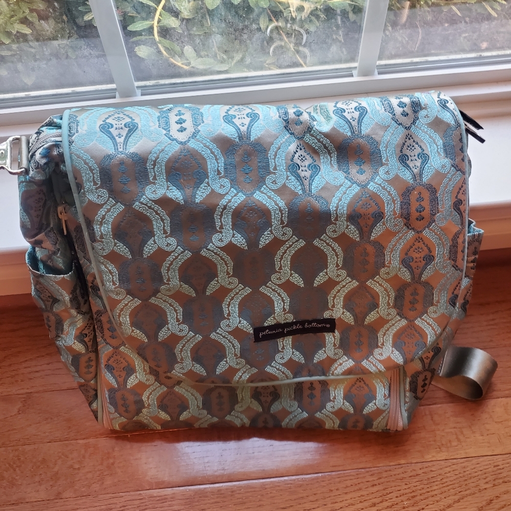 Like New Petunia Pickle Bottom Boxy